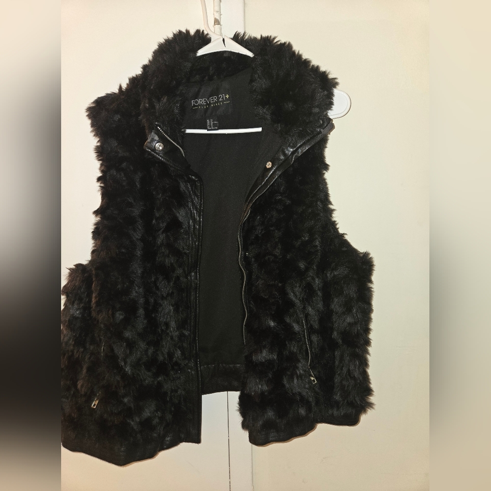 Forever 21 Black Faux Fur Sleeveless Jacket